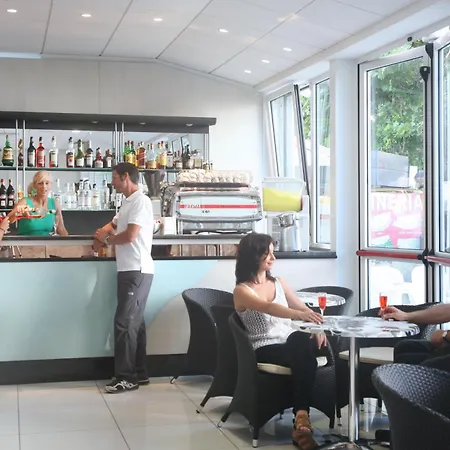 Otel Leoni 3*