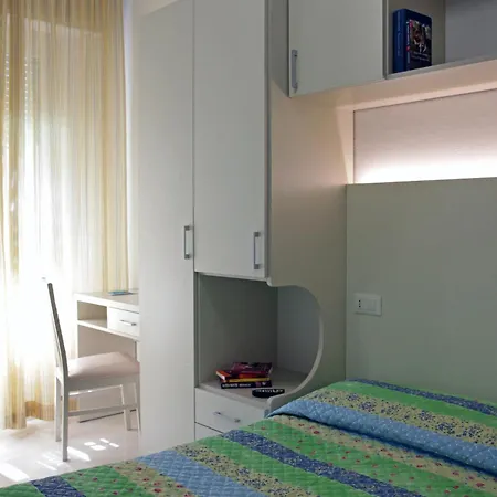 Hotel Leoni 3*