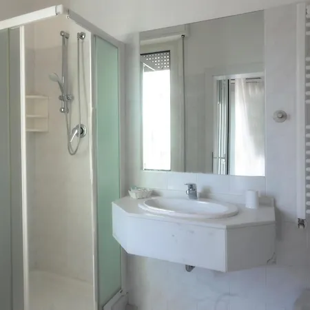 Leoni Hotel