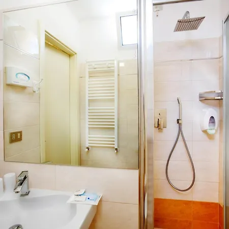 Otel Leoni 3*